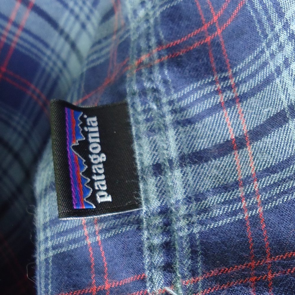 SIZE L. PATAGONIA 100% organic cotton flannel shirt. - Picture 4 of 16